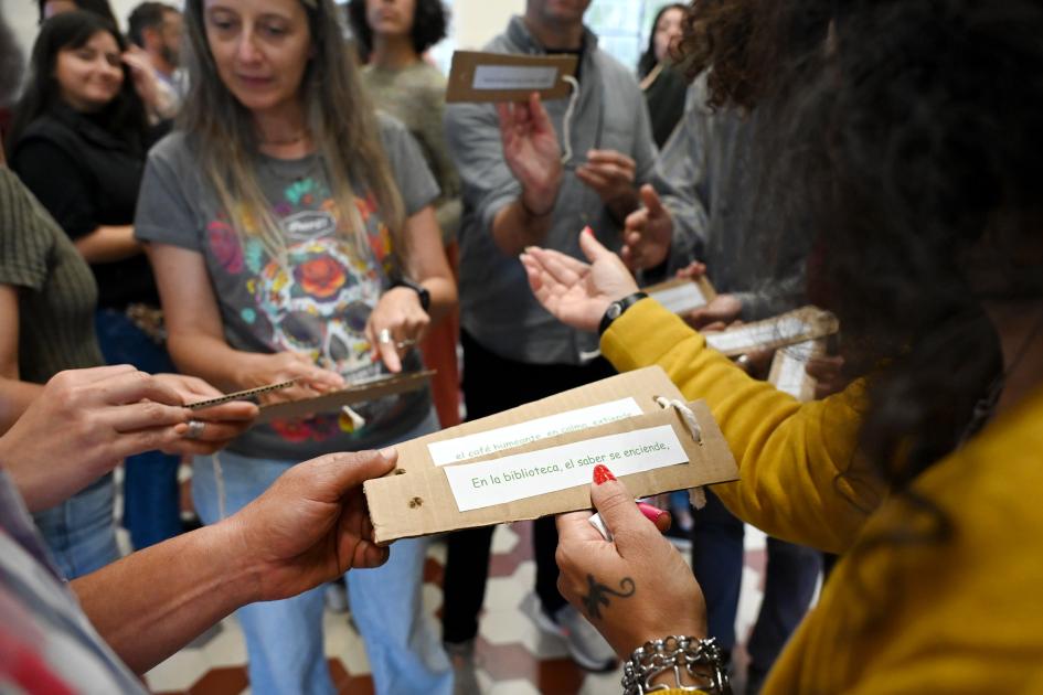 Personas en una dinámica recreativa