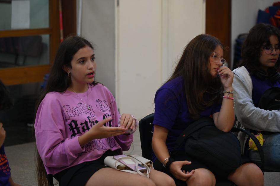 adolescentes en un taller