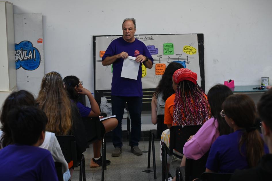 adolescentes en un taller