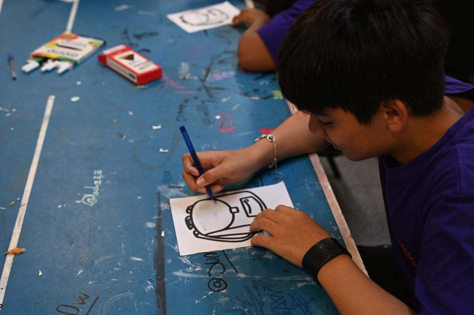 adolescentes en un taller