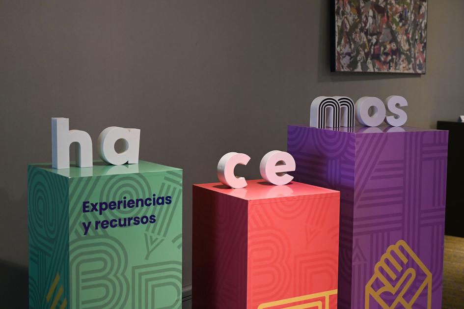 Letras corpóreas "hacemos" Letras corpóreas "hacemos"