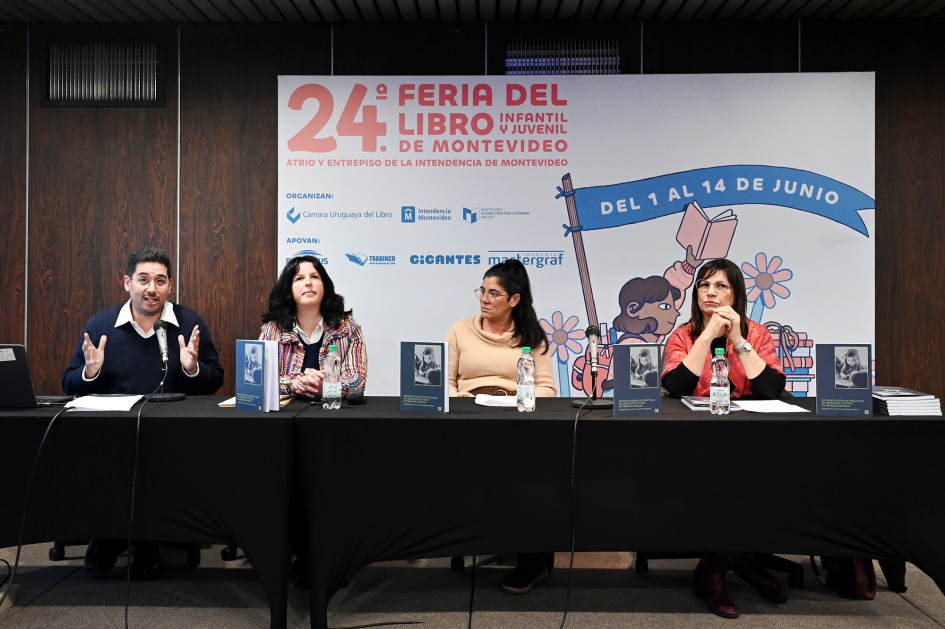 Mesa de apertura con referentes 