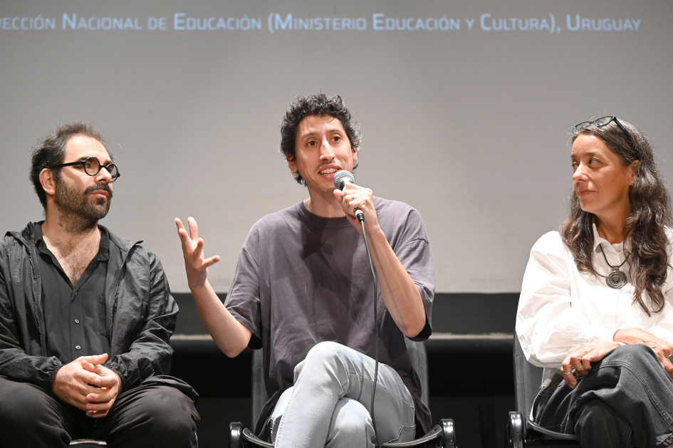 Mesa de apertura con referentes 