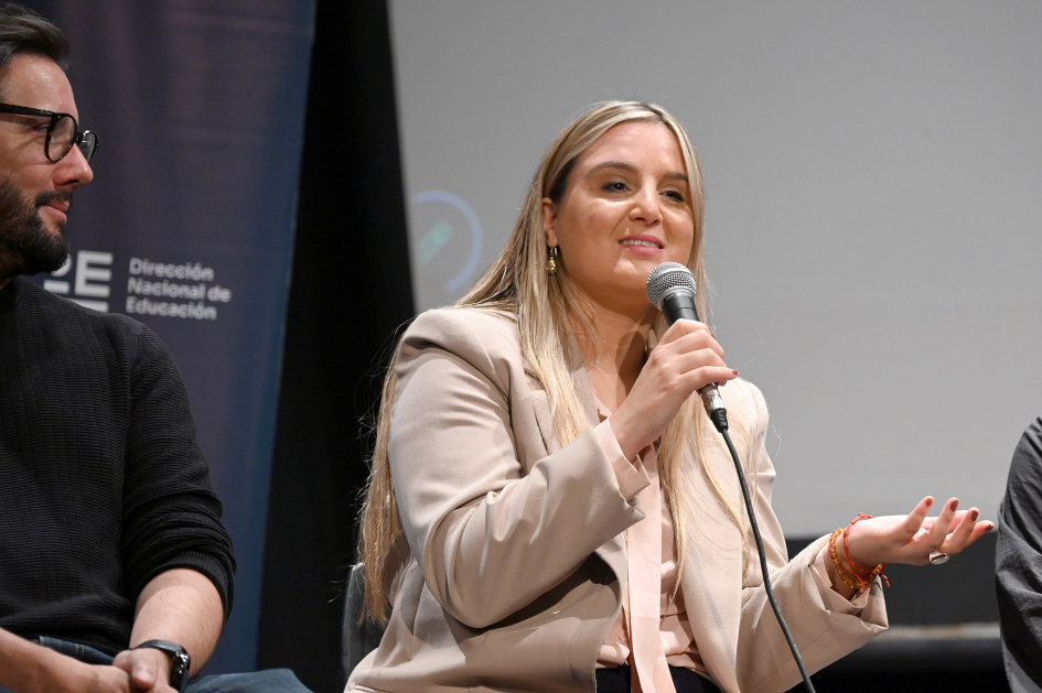 Mesa de apertura con referentes 