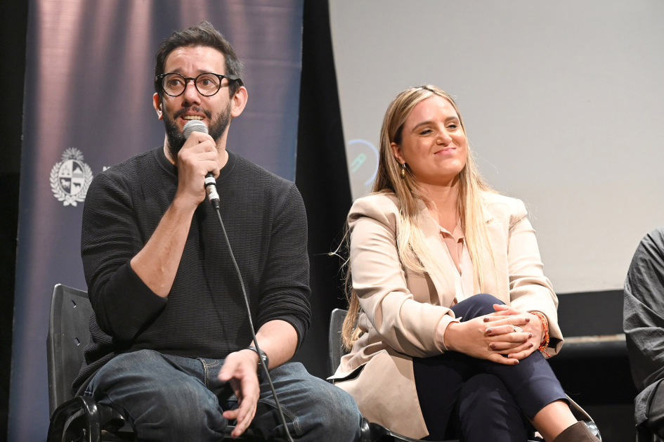 Mesa de apertura con referentes 