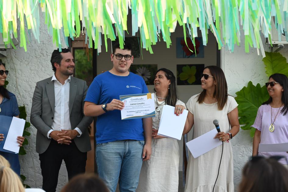 Entrega de diplomas de finalización de cursos 2024 Inauguración de obras de Cecap Young