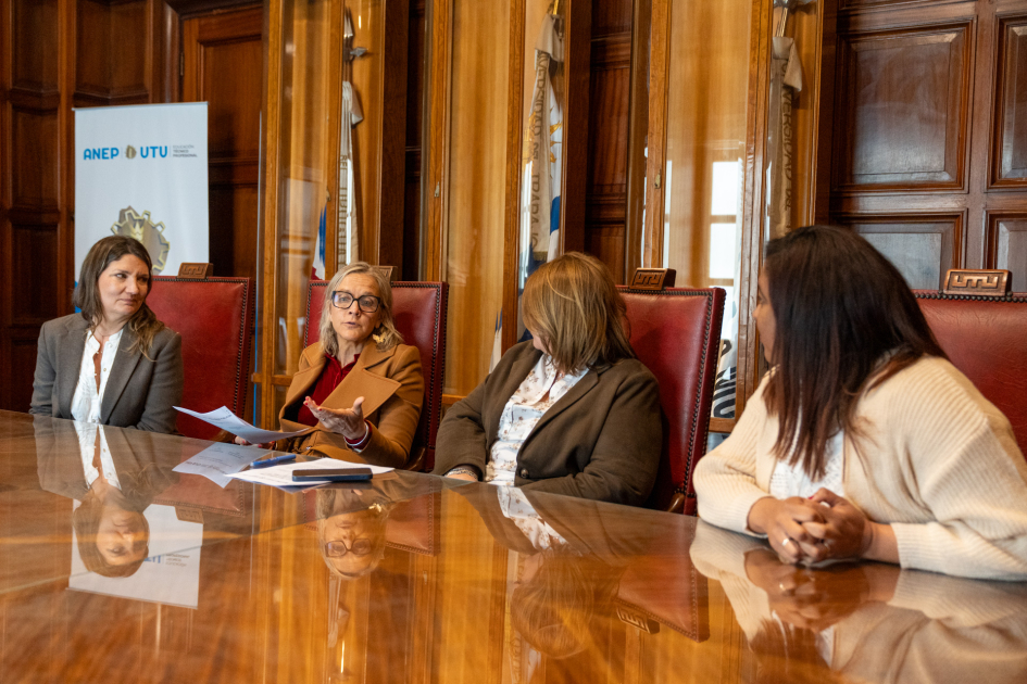SECAN y UTU firmaron convenio que permitirá prácticas profesionales a estudiantes de Comunicación