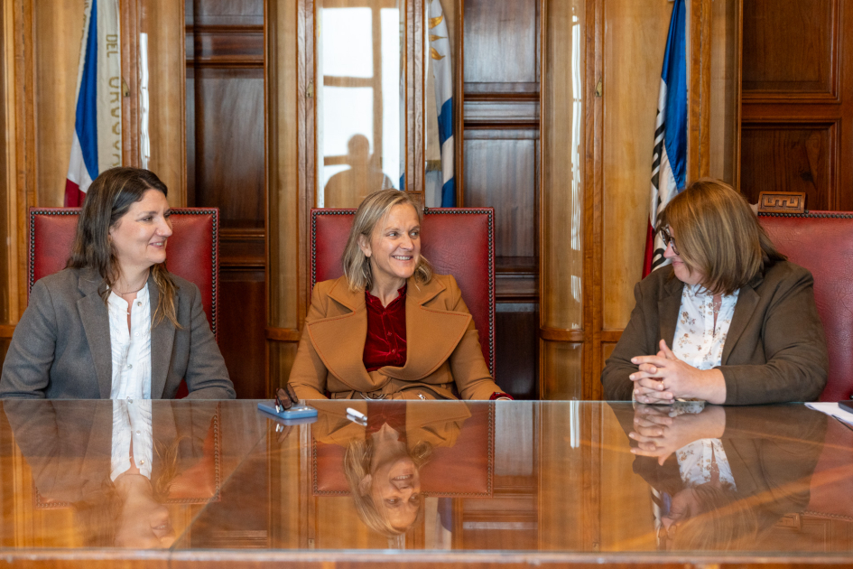 Erika Hoffman, con la responsable medios digital de Secan, Adriana Asti y Viriginia Verderese 
