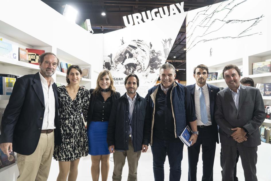 Uruguay en la Feria Internacional del Libro de Buenos Aires Delegación de Uruguay en la feria