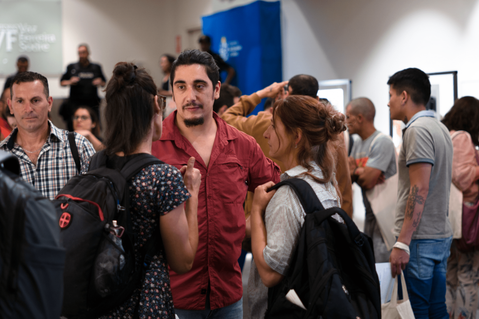 Muestra anual del Programa Nacional de Educación en Cárceles Personas en una ronda conversando