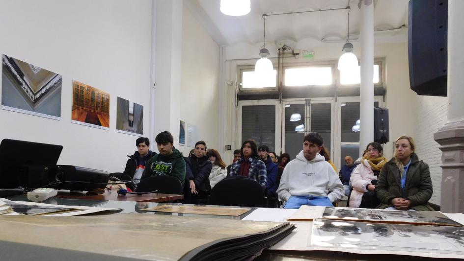 Visita de estudiantes de la Facultad de Humanidades y Ciencias de la Educación.