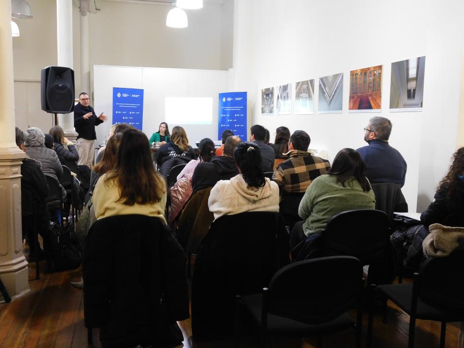 Estudiantes del curso sobre gestión documental y administración de archivos de la UAIP. Estudiantes del curso de la UAIP.