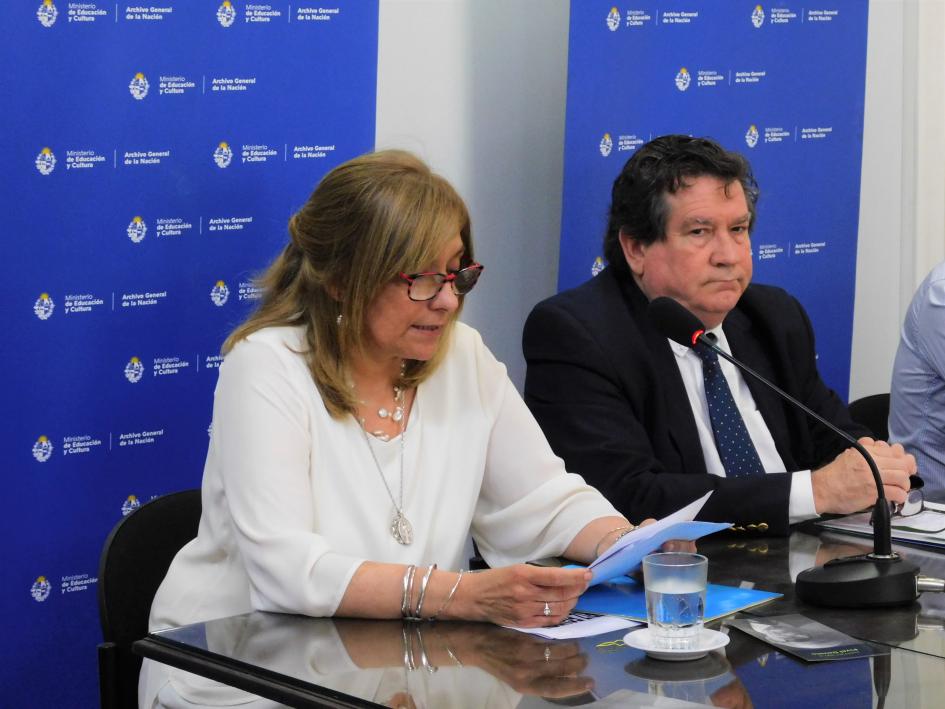 Beatriz Eguren y William Rey Disertantes en la mesa temática