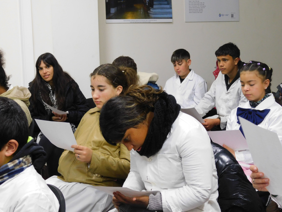 Escolares en el Salon de Actos del AGN.