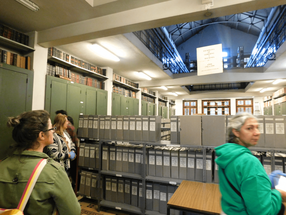 Visita guiada del depósito en el tercer piso de AGN Depósito del AGN mientras se realizaba una visita guiada.