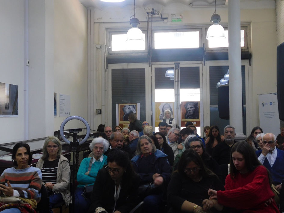 Público presente en el salón de actos