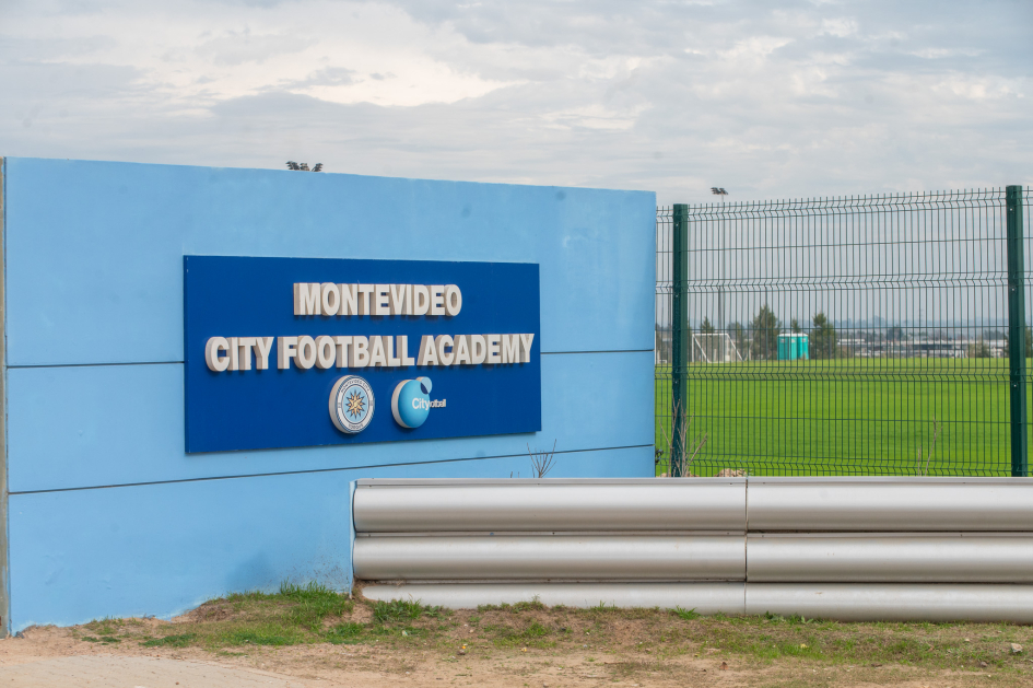 Inauguración del Bachillerato de Deporte en la localidad de Barros Blancos Insignia de Montevideo City Torque