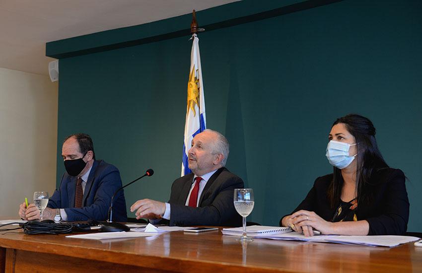 Ministro uruguayo en firma de Memorandum de Entedimiento CABBIO