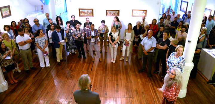 Autoridades del MEC, del Banco Central y la artista junto a familiares y amigos participaron de la premiación