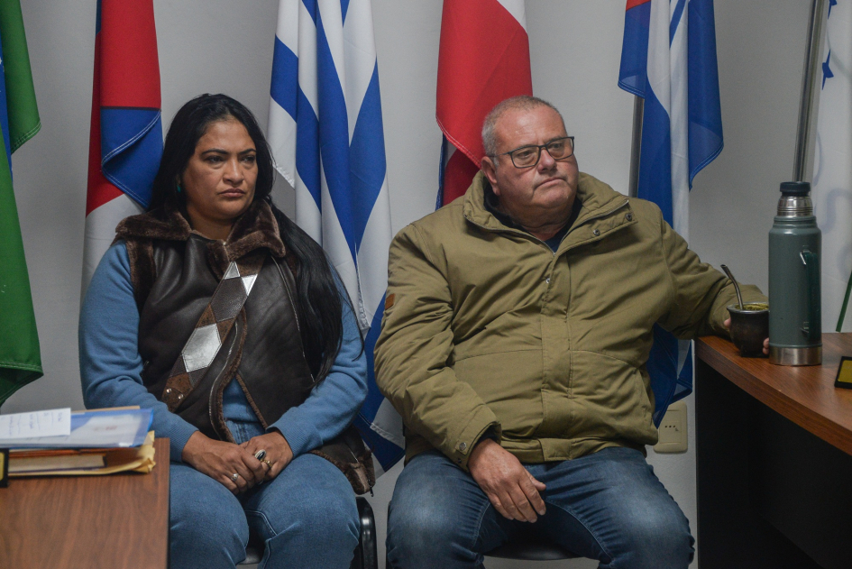 Personas sentadas en una reunión