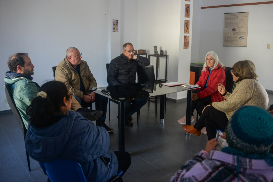 Personas reunidas en ronda