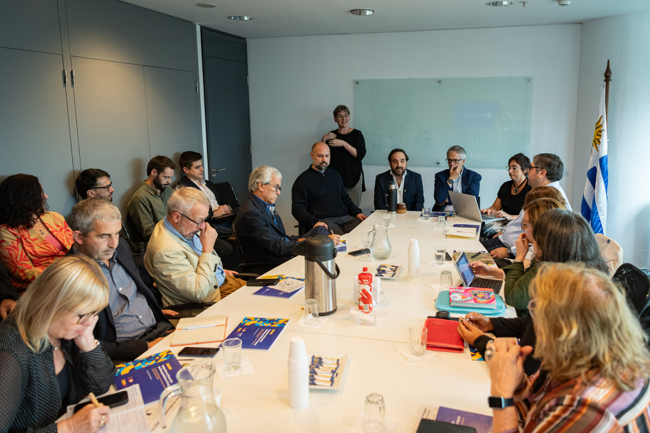 Personas en reunión