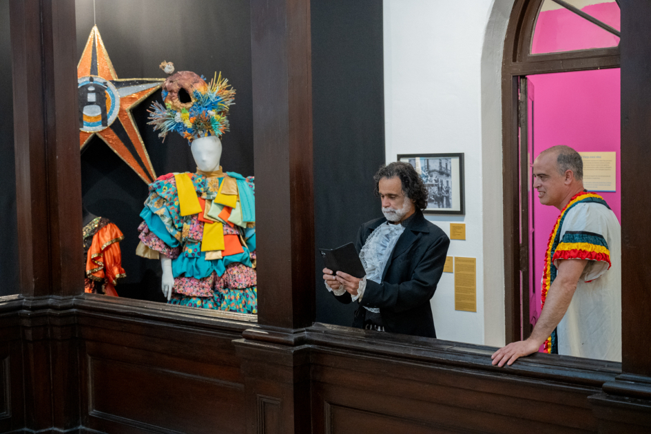 Traje de la murga «Nos Obligan a Salir» Traje de la murga «Nos Obligan a Salir»