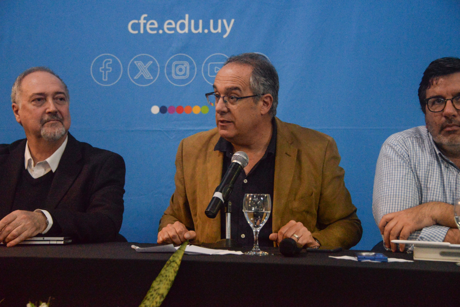 Ministro de Educación y Cultura, José Carlos Mahía, en la presentación del proyecto de la UNED