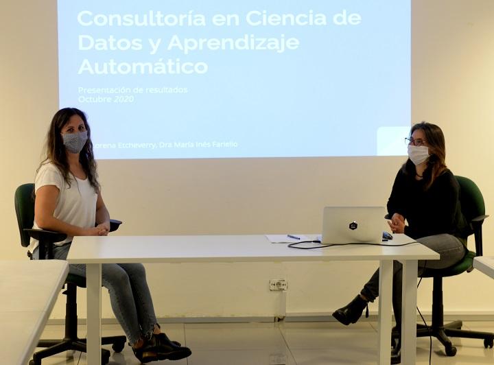 Dras. Lorena Etcheverry y María Inés Fariello, consultoras. Consultoras exponiendo resultados.