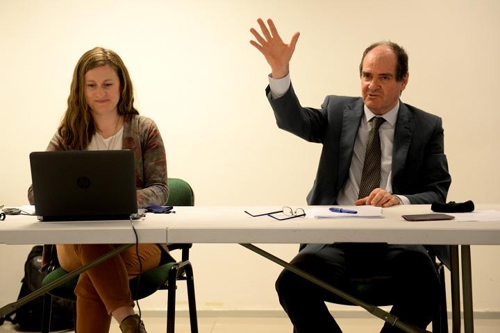 MSc. Q.F. Silvana Ravía por la Secretaría de Cyt e Ing. Agr. Alberto Majó, Asesor del MEC para temas de Ciencia y Tecnología y Encargado de Despacho de la Dirección para el Desarrollo de la Ciencia y el Conocimiento Autoridades durante el cierre del evento.
