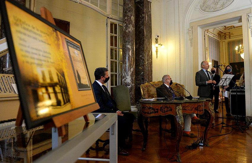 El Ministro de Educación y Cultura destacó en la ceremonia los vínculos culturales y materiales que unen a Uruguay y Francia Personas durante el evento