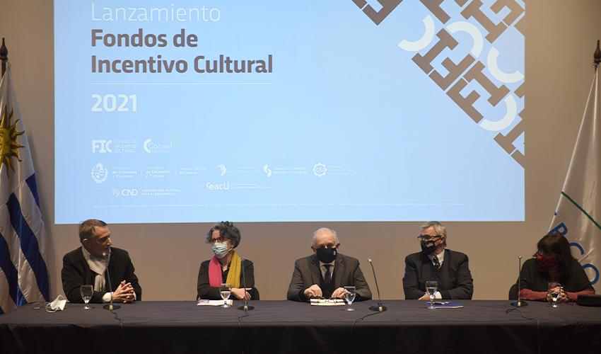 Lanzamiento de los Fondos de Incentivo Cultural celebrado en el Salón de Actos de Presidencia de la República Autoridades en mesa durante lanzamiento