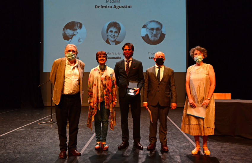 Thomas Lowy con autoridades en la entrega de la "Medalla Delmira Agustini" Thomas Lowy con autoridades en la entrega de la "Medalla Delmira Agustini"