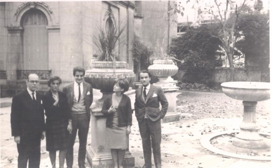 Prof. Juan E. Pivel Devoto junto a Olga Carvalho, Diego Terra Carve, Sta Arezzo y Fernando Oliú. Prof. Juan E. Pivel Devoto junto a Olga Carvalho, Diego Terra Carve, Sta Arezzo y Fernando Oliú