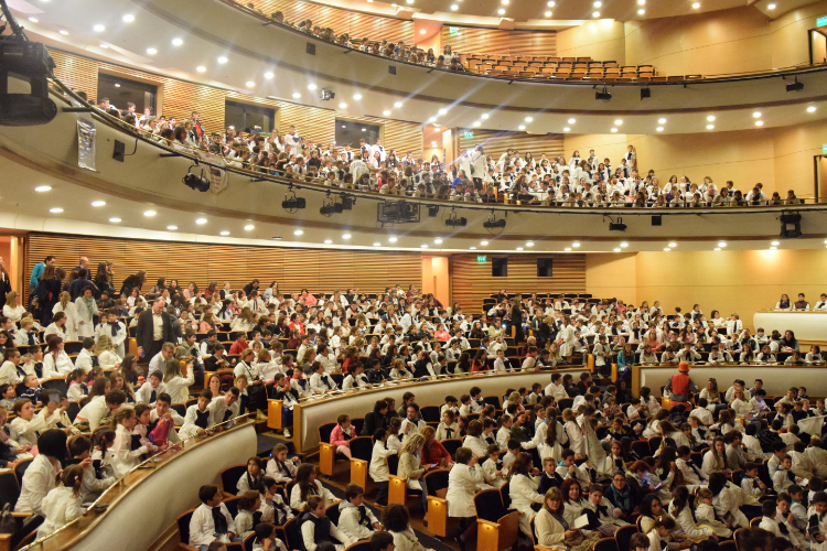 Niños en el Auditorio del Sodre Niños escolares