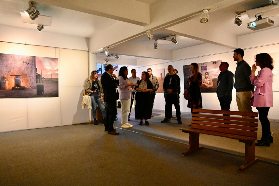 Plano general de una exposición.