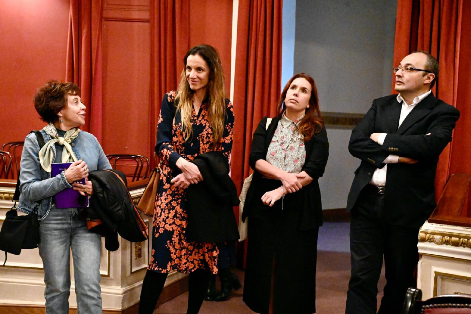 Autoridades en el Teatro Macció.