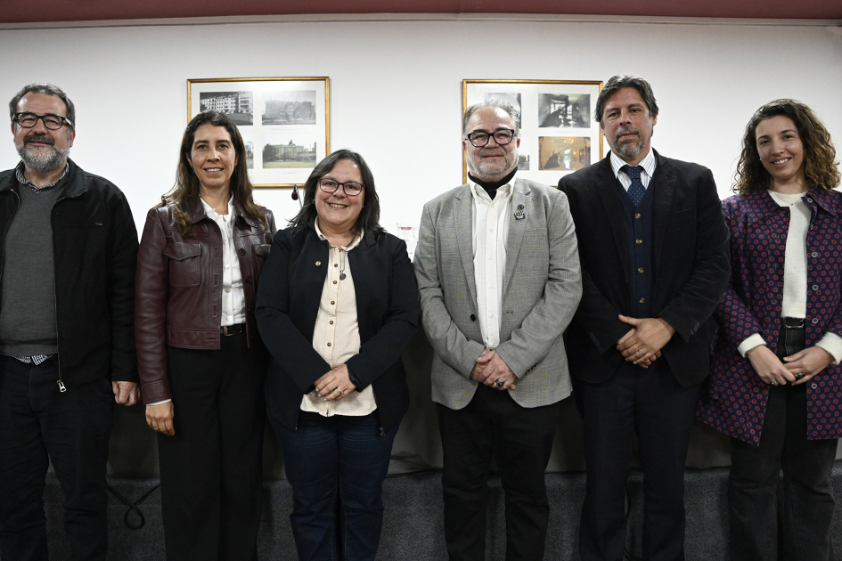 Personas posan para foto