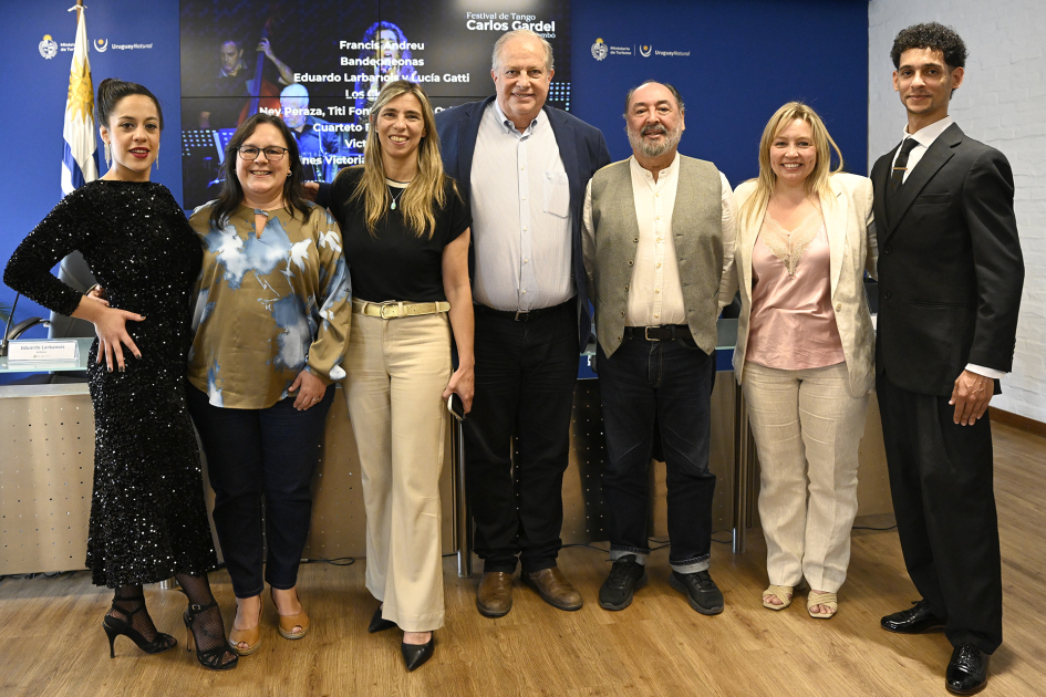 Autoridades en el lanzamiento del Festival de Tango Carlos Gardel