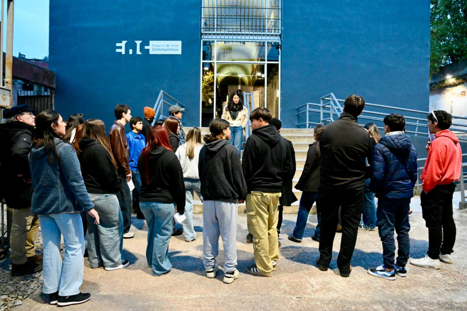 Liceales en recorrida por el Espacio de Arte Contemporáneo