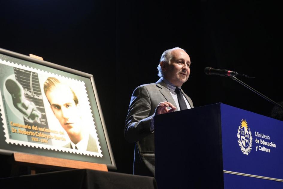 ministro durante el homenaje