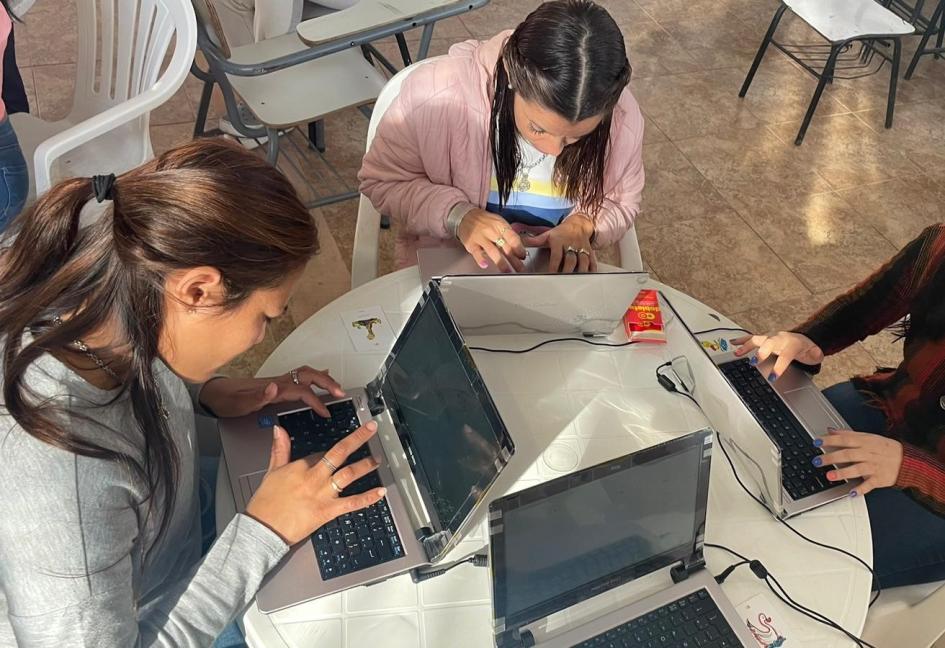 Plan Nacional de Educación en Cárceles Personas trabajando