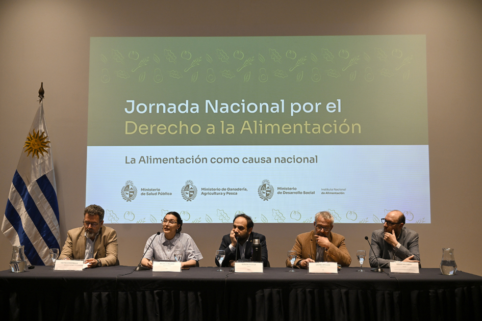 Autoridades en presentación