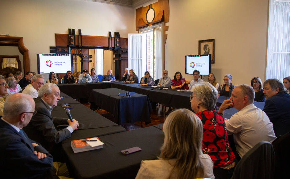 Personas en reunión