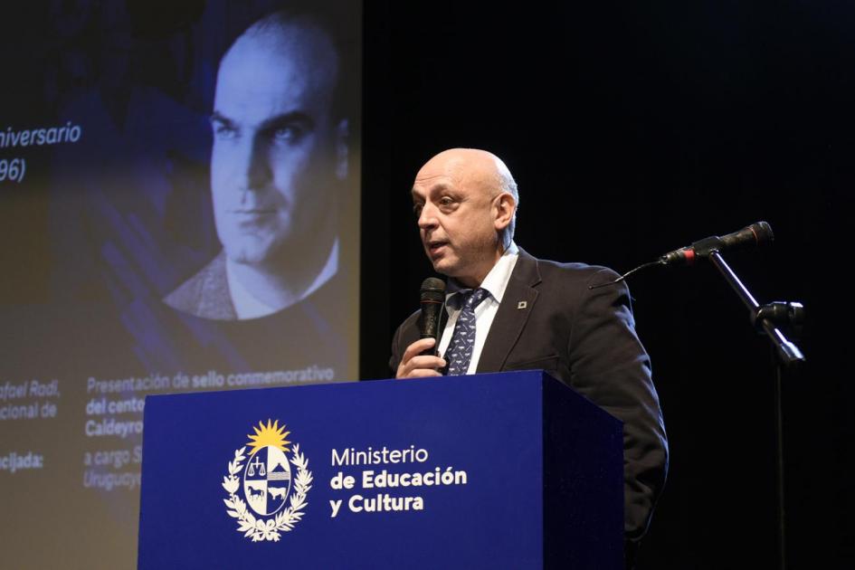El Dr. Rafael Radi durante su ponencia
