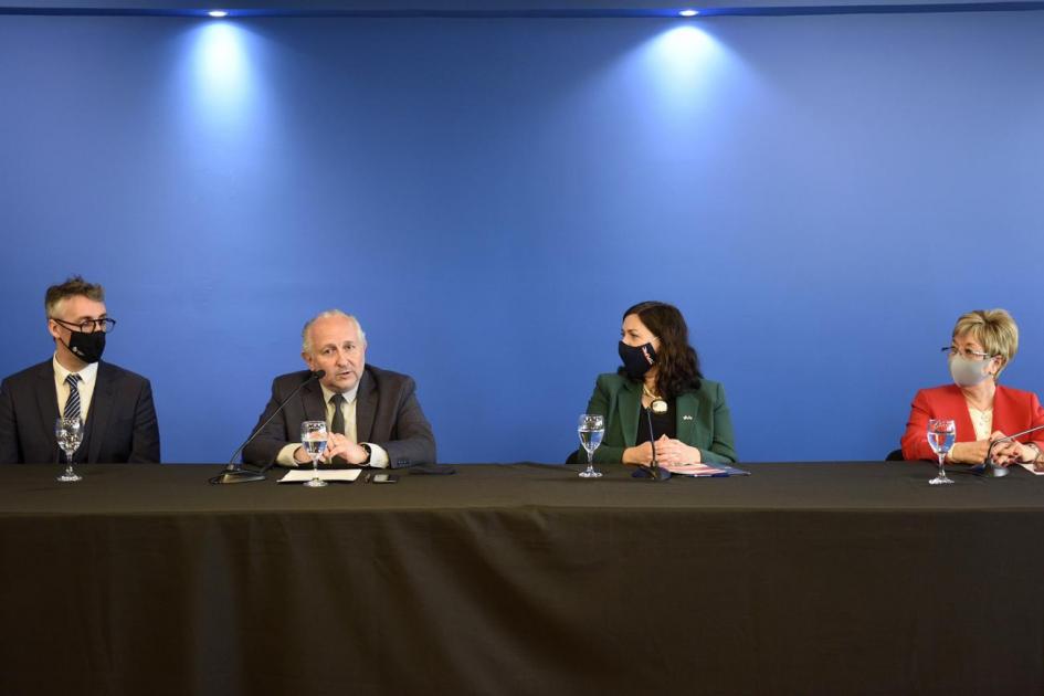 Autoridades en mesa de presentación del Workshop