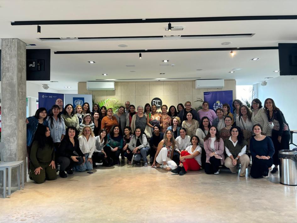 Encuentro regional en Montevideo Participantes tomándose una foto
