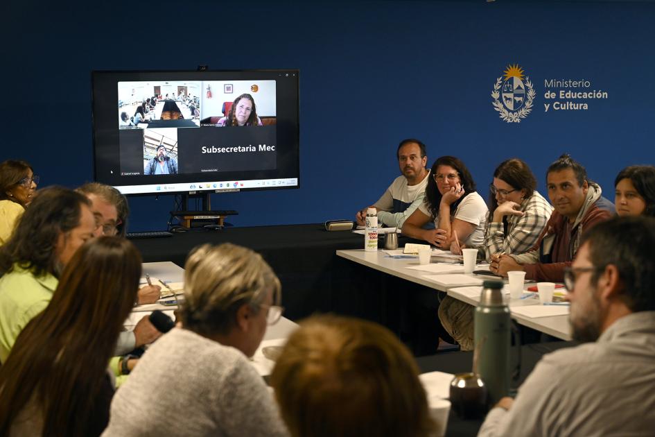 Personas participando a través de zoom