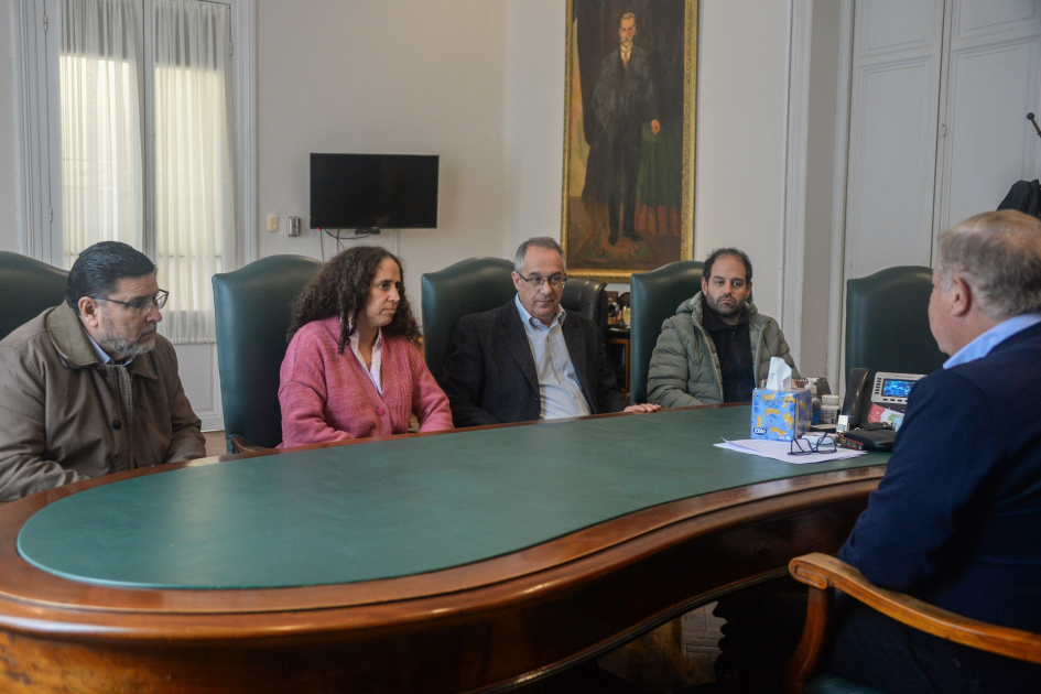 Ministro Mahía participó en Tacuarembó de la iniciativa Campus del Norte de Ceibal Plano general de personas en reunión