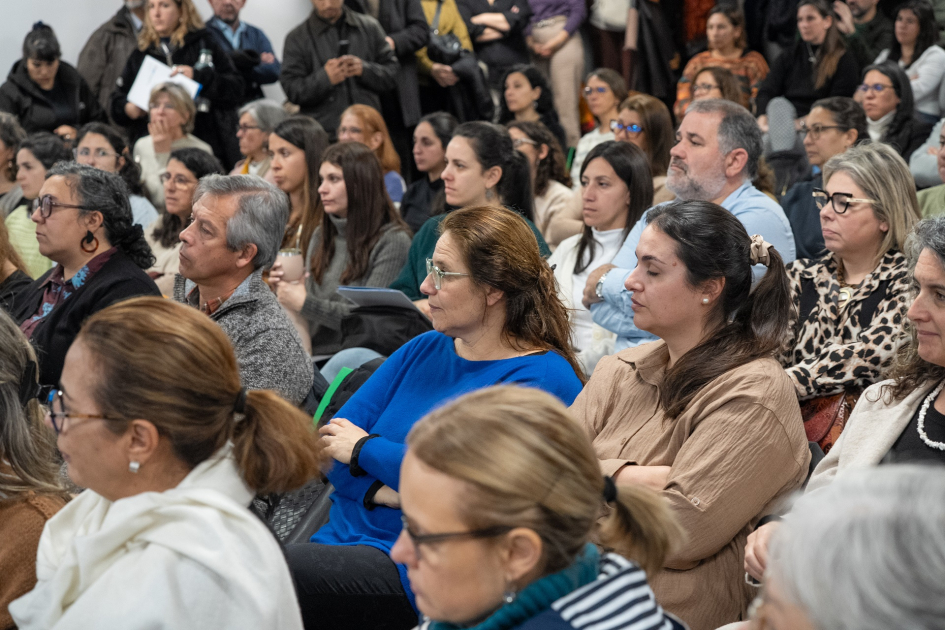 Lanzamiento del plan de desinternación de niños de entre 0 y 3 años Plano general del público